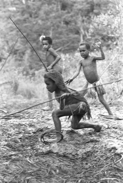 Children playing sikoko wasin