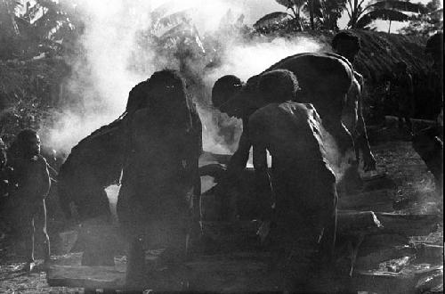 Funeral for a woman in Abulupak