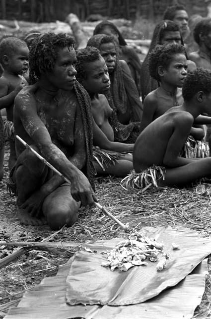 In the Haliolé's sili of Abulupak, Molaré is picking Weaké's bones out of the fire that burned him the day before; putting them on a haki leaf