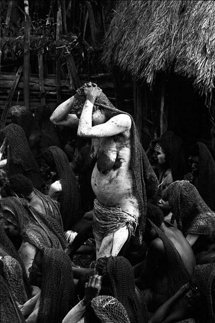 Mourning woman; standing white in her clay