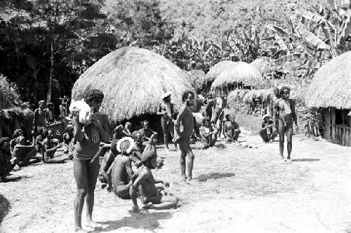 Men are waiting for the pigs to be killed for the wamkanneke