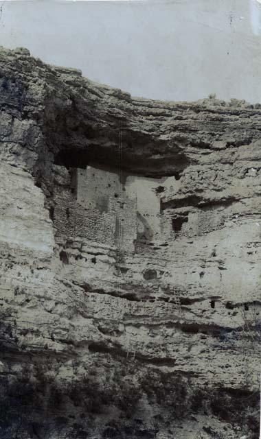 "Montezuma Castle" cliff dwelling