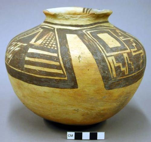 Jar, polacca polychrome style d. prehistoric design. 16.2 x 19.4 cm.