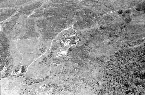 Aerial photograph; view of Wuperainma and Homaklep