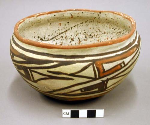 Bowl, polacca polychrome style c. int: splatter design; ext: linear design. 9.8