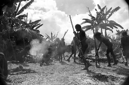 Men carrying hot stones to the hakse