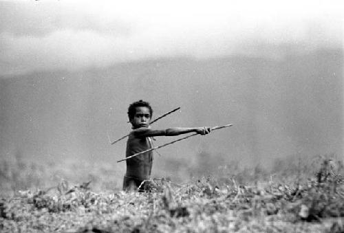 Uwar about to throw a spear