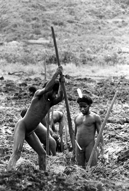 Men clearing ditch in Werene's garden