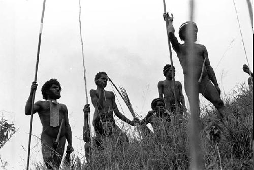 Men watch the war on the top of the end of the Warabara