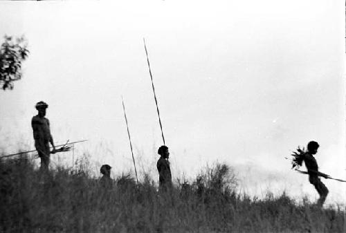 Men watch the war on the top of the end of the Warabara