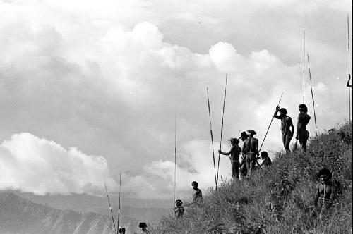 Men on the end of the Warabara watching the battle