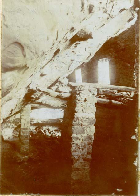 Floor supported by pillars in Spring House