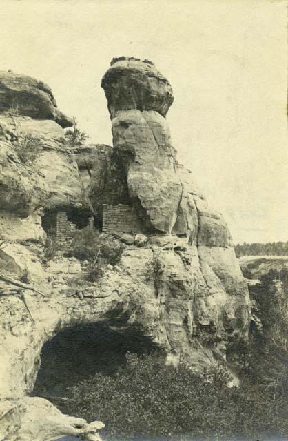 Watch tower dwelling and burial cave in Long Canon