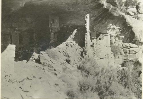 Frontal view of ruins of Balcony House