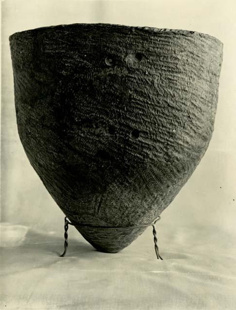 Vessel from collection of Edward H. Rogers; #3485