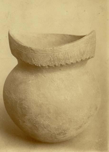 Ceramic vessel, with reconstructed body