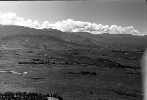 Missionary airstrip at Tulem visible; SE, over Baliem River