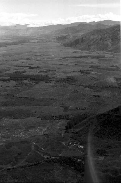 A view to the north the Tukumba, Homoak, Wuperainma, Homaklep, etc. in the lower near ground