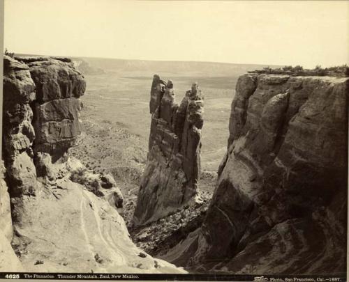 Thunder Mountain, pinnacles