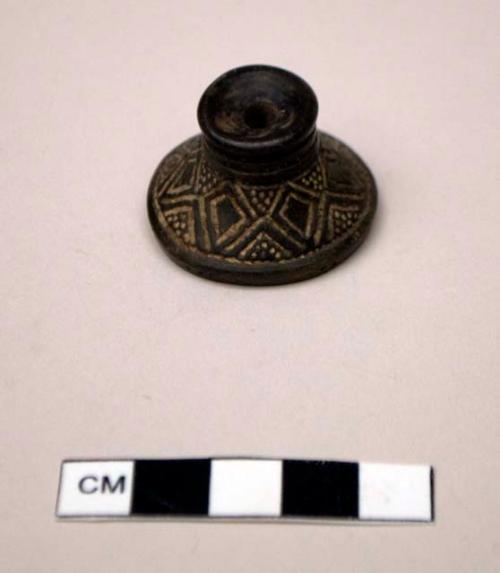 Pottery spindle whorl with diamond design