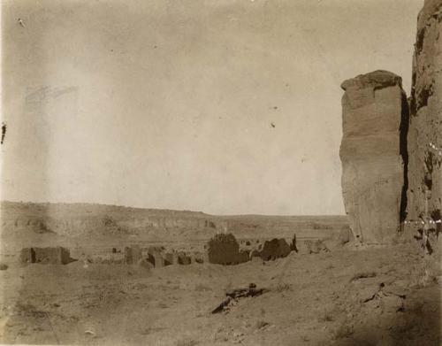 Ground level picture of Pueblo Bonito.