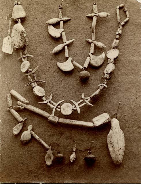 Wampum ornaments (necklaces, earrings)