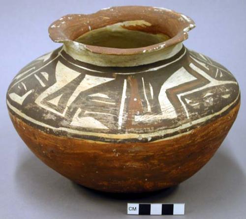 Jar, polacca polychrome style c. linear design. 15.5 x 21.5 cm.