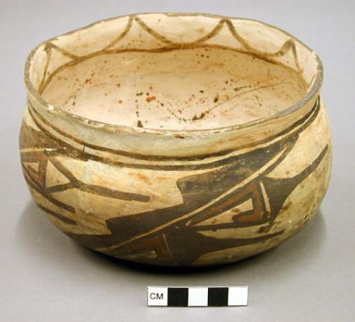 Bowl, polacca polychrome style c. int: splatter design; ext: linear design. 9.3