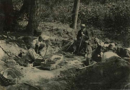 Dr. Metz and group of excavations at upper end of trench I.