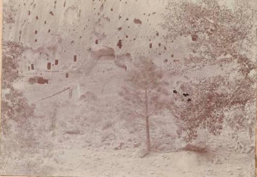 Crude cave-dwellings. Coal Creek Canyon Photo shows rock face with dwellings ca