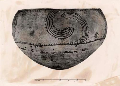 Assanai type pot.