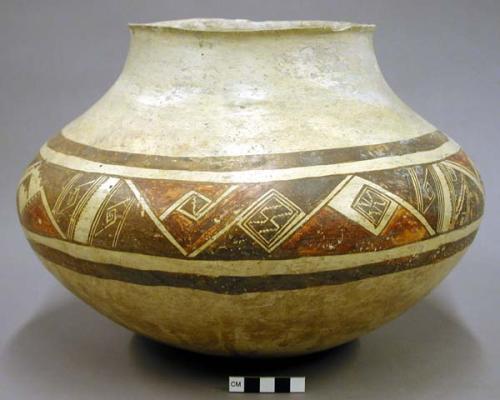 Jar, sikyatki polychrome. linear design.