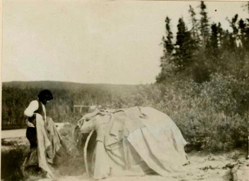 Sweat Bath. St. Augustin Indians. Wapannekaee Lake (White Sand) Coxsipper river.