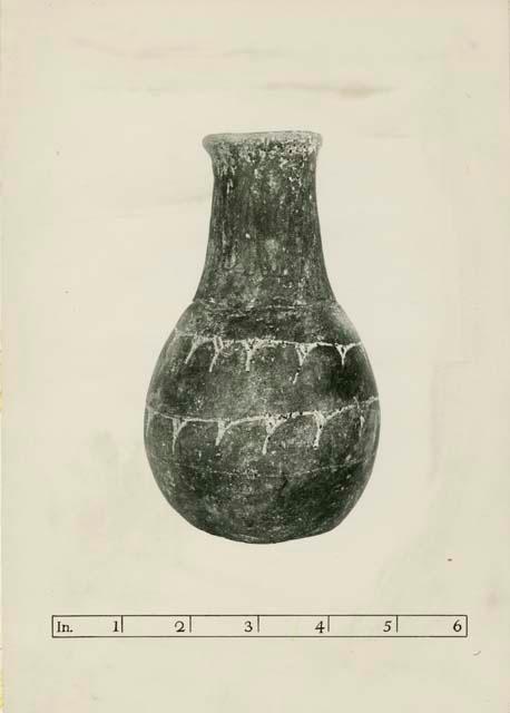 Vessel with two bands of incised triangles, incised line above and below