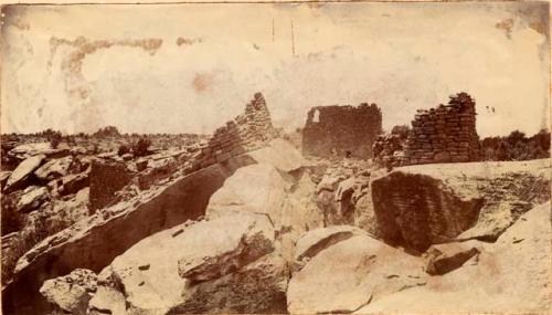 Ruin-strewn country - Holly Canon, Utah