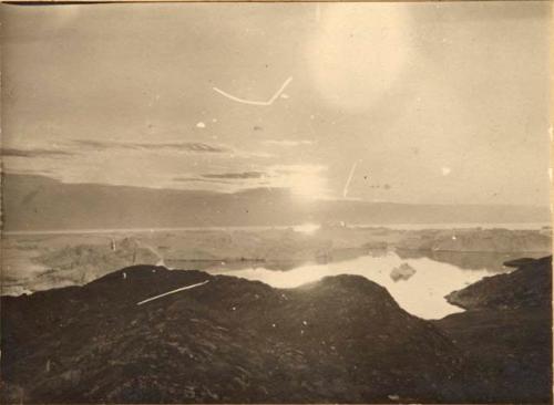 Panorama continued . Foreground: open water Sermermiut. View of ice flows