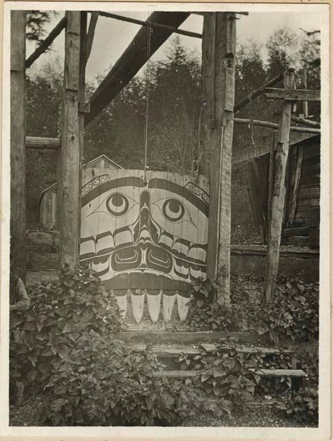 Effigy of toothed woman in story related by Boas