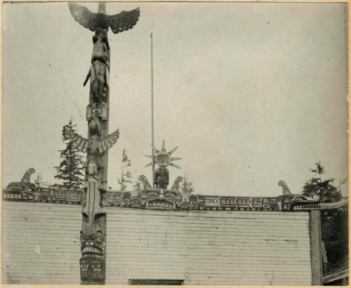 Sisiutl crest and totem pole