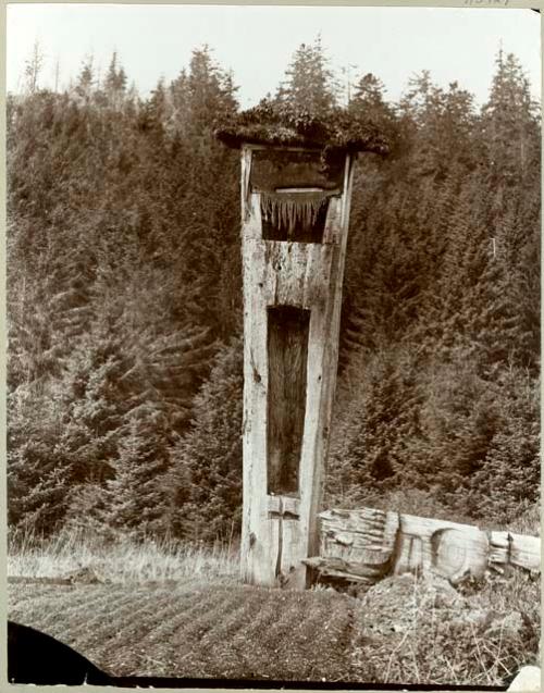 Grave post "Chief's grave"