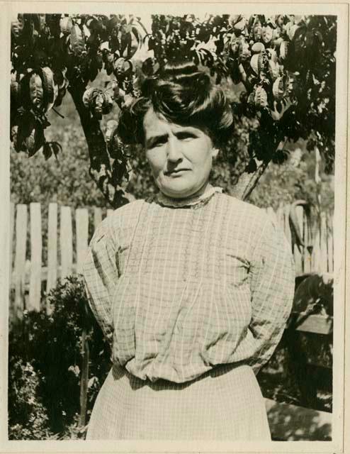 Mrs. Hickox, Karuk weaver