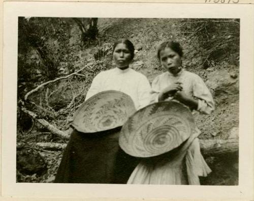 Jennie and Lizzie Conrad holding baskets