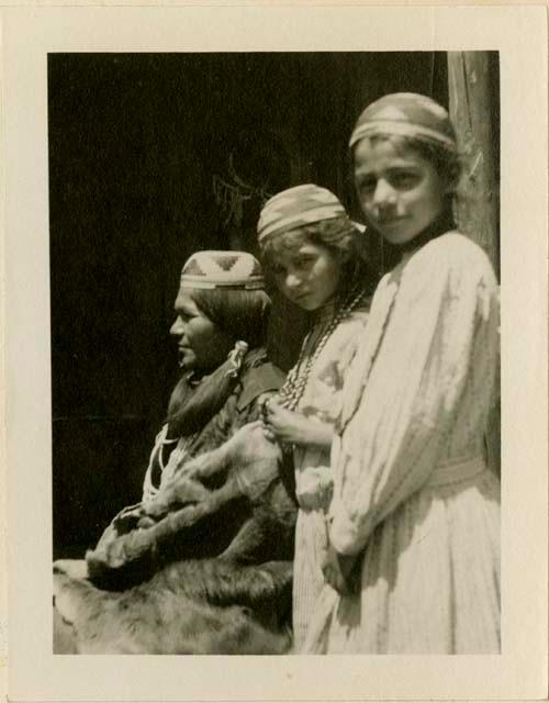 Phoebe Maddex Karok Doctress and her two girls