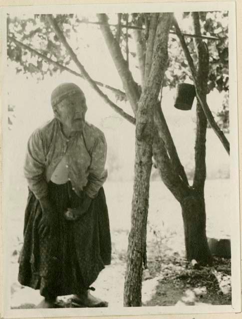 Old woman, lives at Sandy Bar