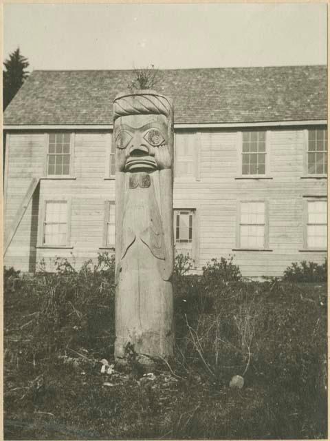 Clayquot Totem Pole