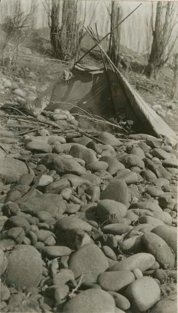 Indian camp on beach of Thompson River, used when washing gold
