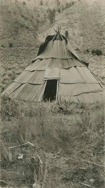 Mat tepee near Thompson River, British Columbia