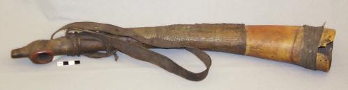 Trumpet of elephant tusk, wrapped with reptile skin, strap handle (dio)