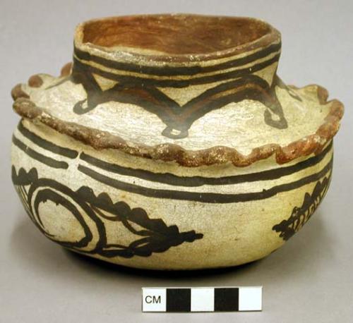 Jar, polacca polychrome style c. zuni rain bird design. 10.5 x 14.7 cm.