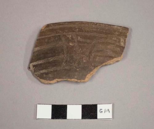 Gray incised rim potsherd