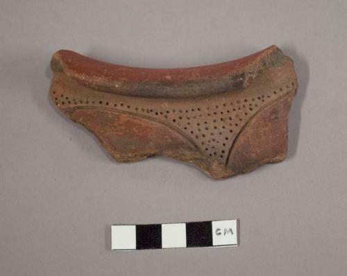 Incised rim potsherd